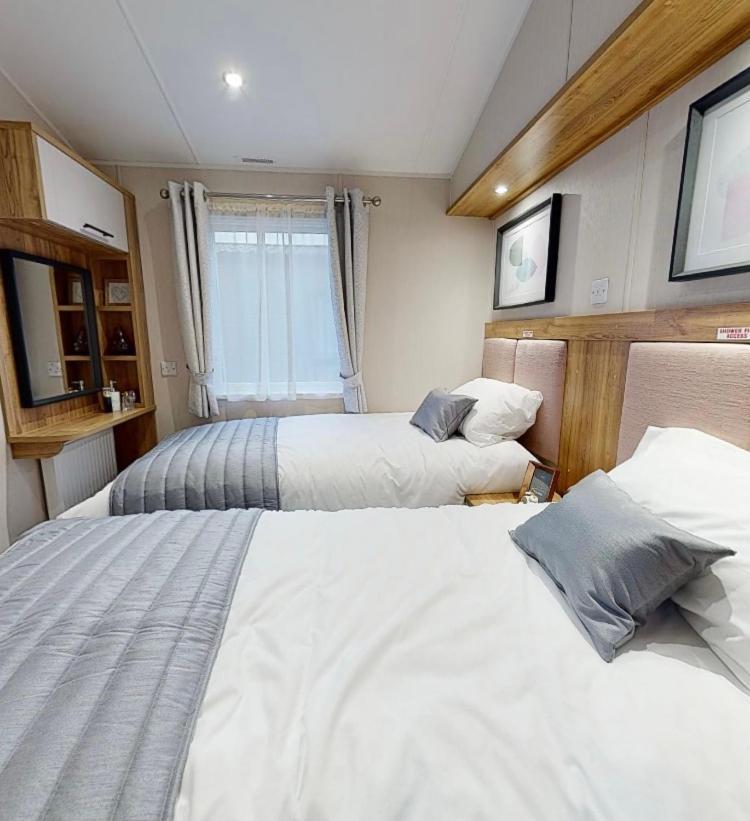 Presthaven Resort Haven Luxury 2023 Caravan เพรสตาติน ภายนอก รูปภาพ